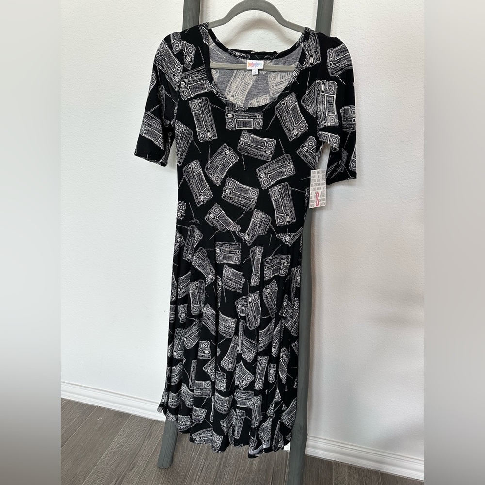 LuLaRoe Nicole Boom Box HTF NWT Small